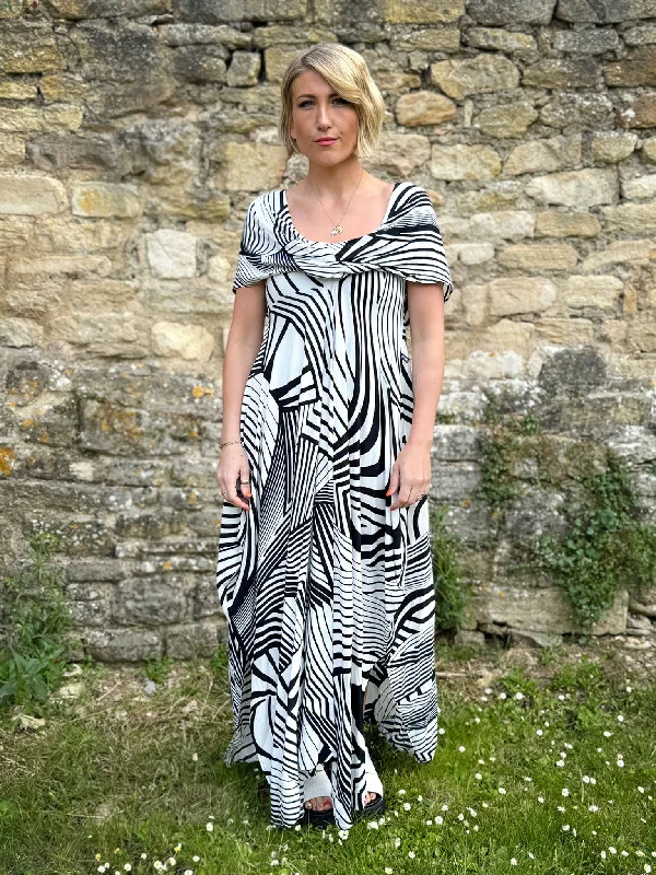 Monochrome Geometric Print Maxi Dress - PAKA10 Fashionable Off-Shoulder Maxi Dress