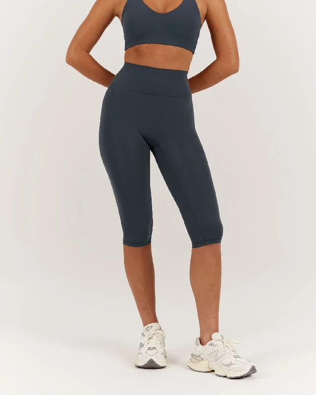 Muscle Republic | Luxe Bria Capri Legging - Alloy Comfortable Running Leggings