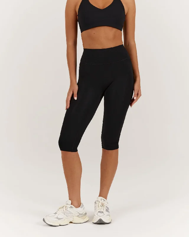 Muscle Republic | Luxe Bria Capri Legging - Black Fashionable Solid Color Tights