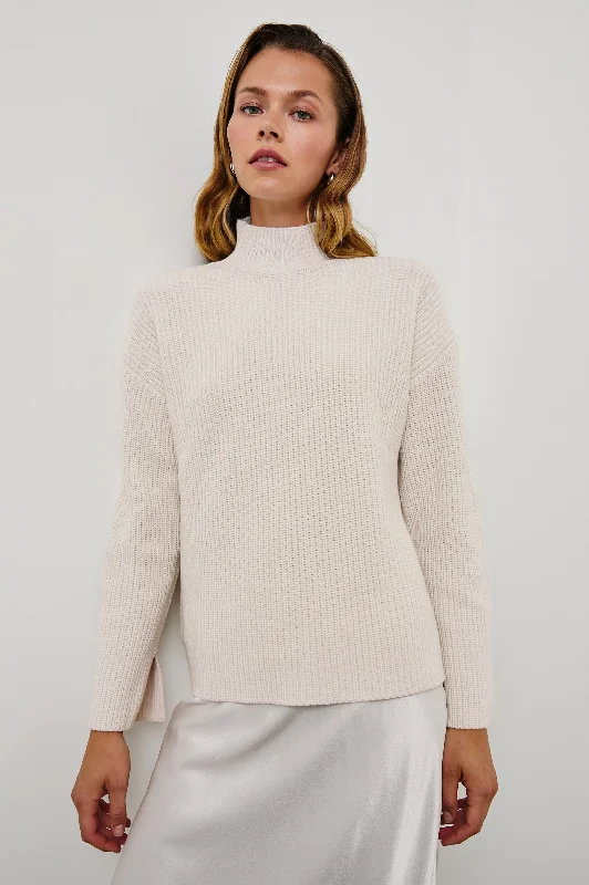 SANNA SWEATER - HAZY DUST Front Pockets Side Pockets Patch Pockets