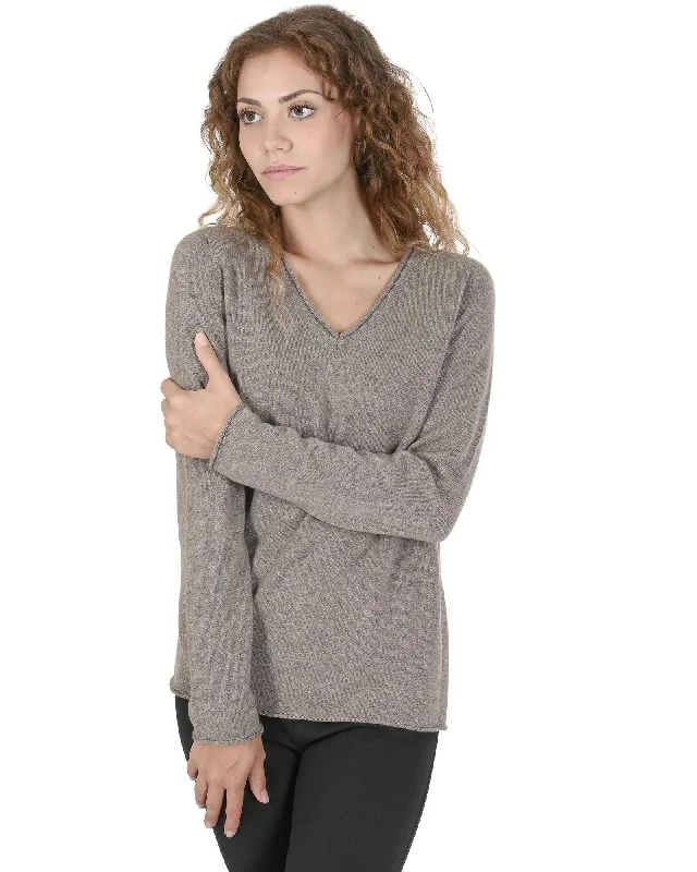Crown of Edinburgh Cashmere Women's Premium Cashmere V-Neck Sweater in Taupe - 40 EU Lightweight Heavyweight Midweight Crown of Edinburgh Cashmere Women's Premium Cashmere V-Neck Sweater in Taupe - 40 EU Lightweight Heavyweight Midweight